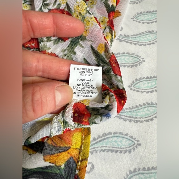 FIGUEROA & FLOWER Red and yellow sheer floral print top size PXL - Picture 10 of 13
